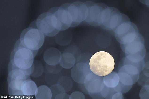 The final supermoon of 2025 will grace our skies tonight - here's the ...