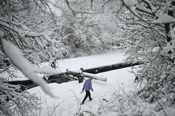UK snow maps turn icy blue as 3.5-inch snow blanket to cover parts of ...
