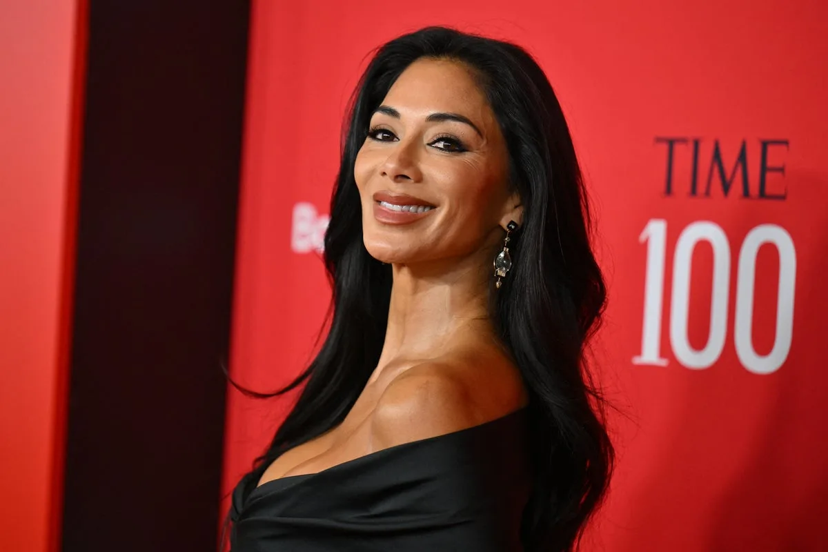 Nicole Scherzinger Andrea Bocelli I Village People E Robbie Williams