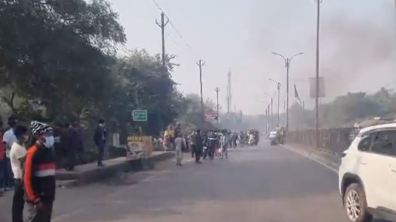 Dhanbad gas leak: 2 women dead, villagers protest, block main road