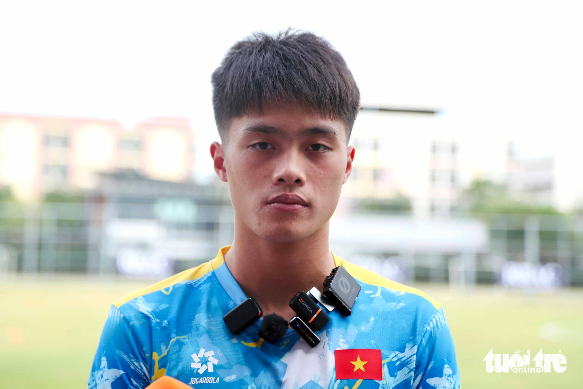 Tiền đạo Quốc Việt kể về chuyện tranh đấu cho bàn thắng của Đình Bắc