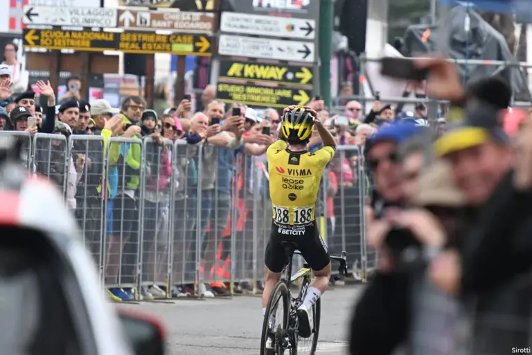Vingegaard might get the nod, but definding champ Yates sees a Giro ...
