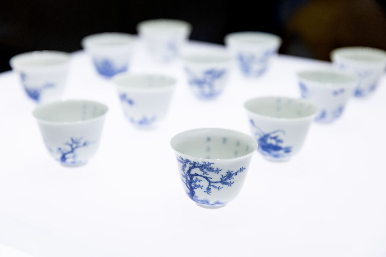 清康熙青花十二月花卉杯