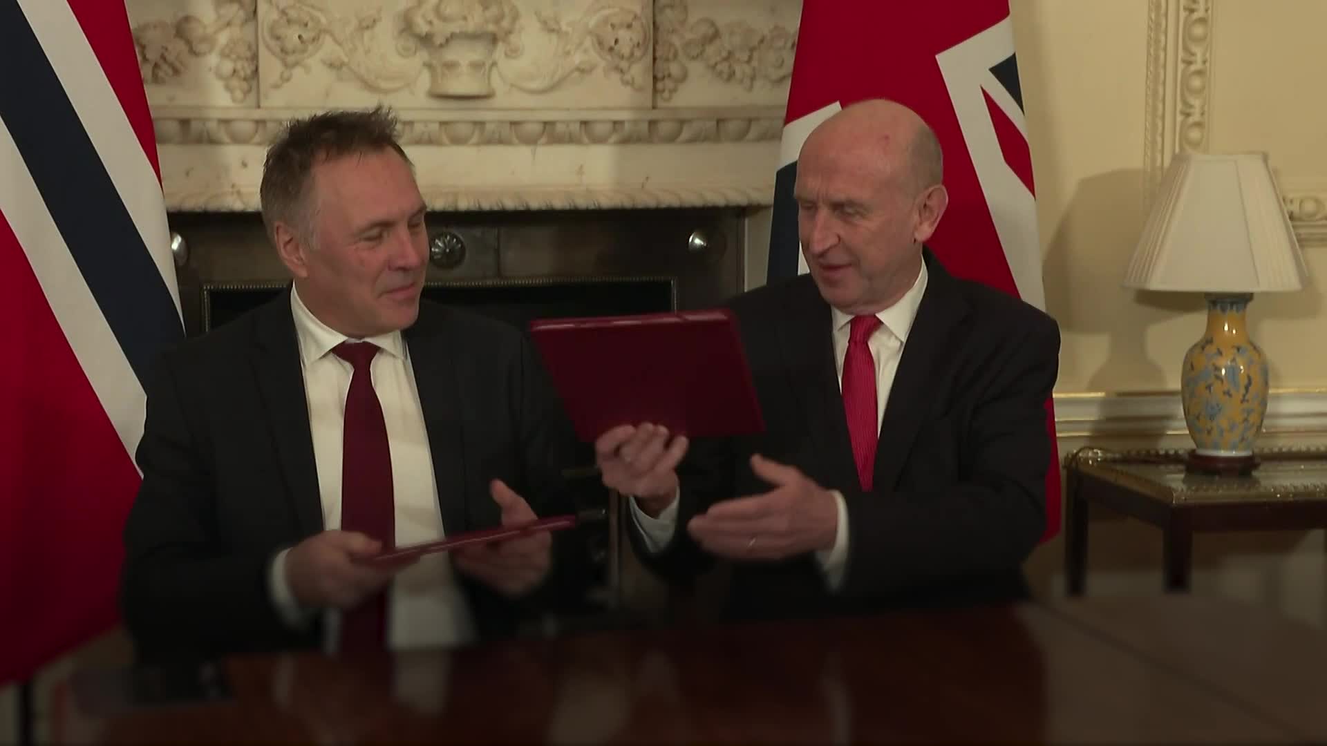 UK and Norway sign defence pact to hunt Russian submarines