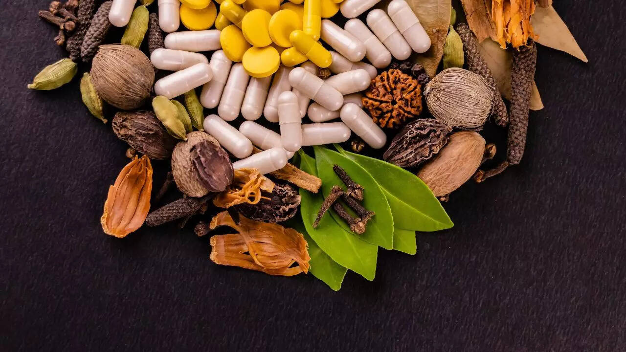 is-it-okay-to-take-ayurvedic-and-allopathic-medicines-together-here-s