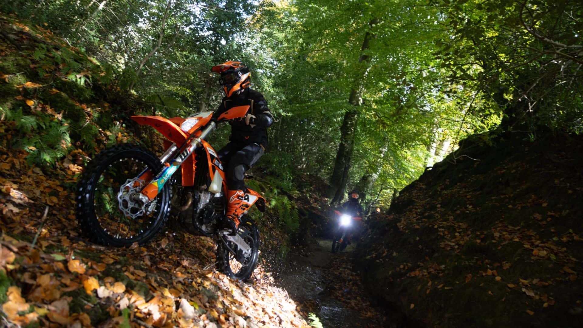 KTM launches a new UK training experience with British enduro champ ...