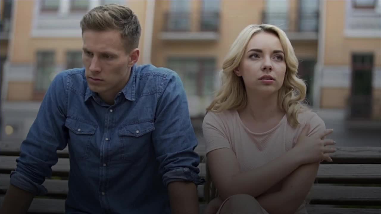 How to tell if someone is lying to you by their body language