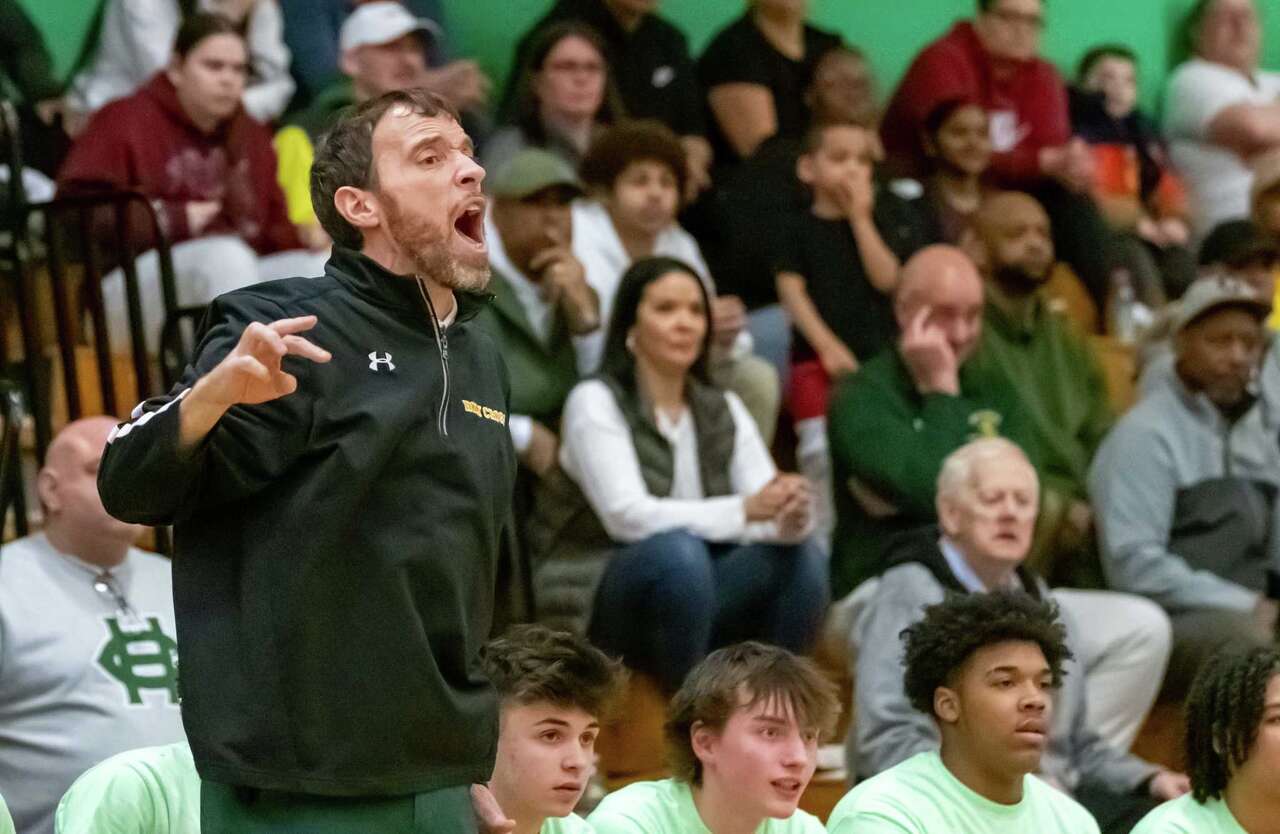 holy-cross-boys-basketball-elects-to-play-in-ciac-division-i-tournament