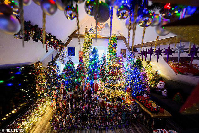 Tree-mendous! Family break world record for number of decorated ...