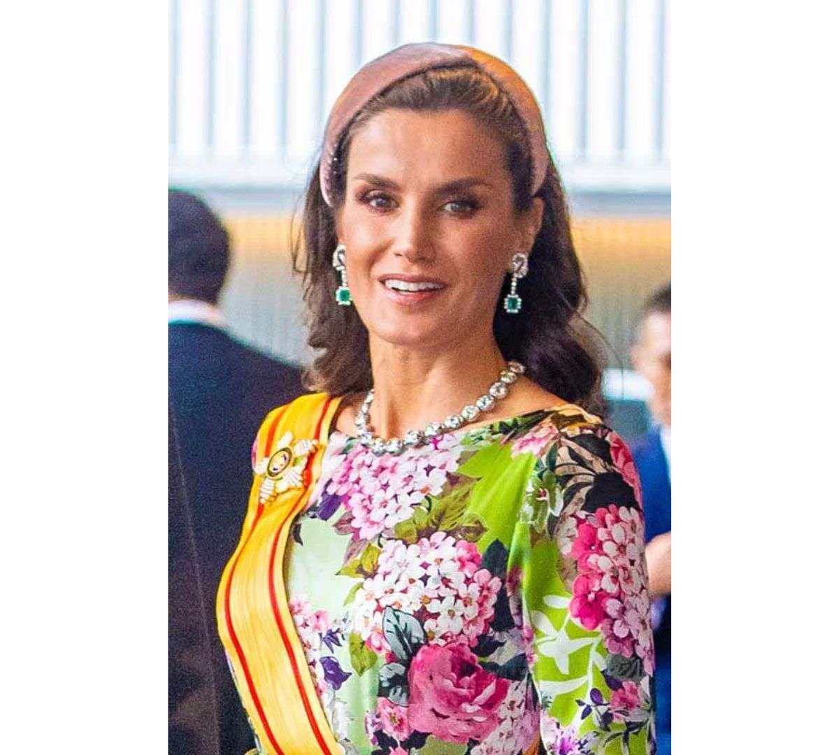 La reina Letizia con el collar de chatones