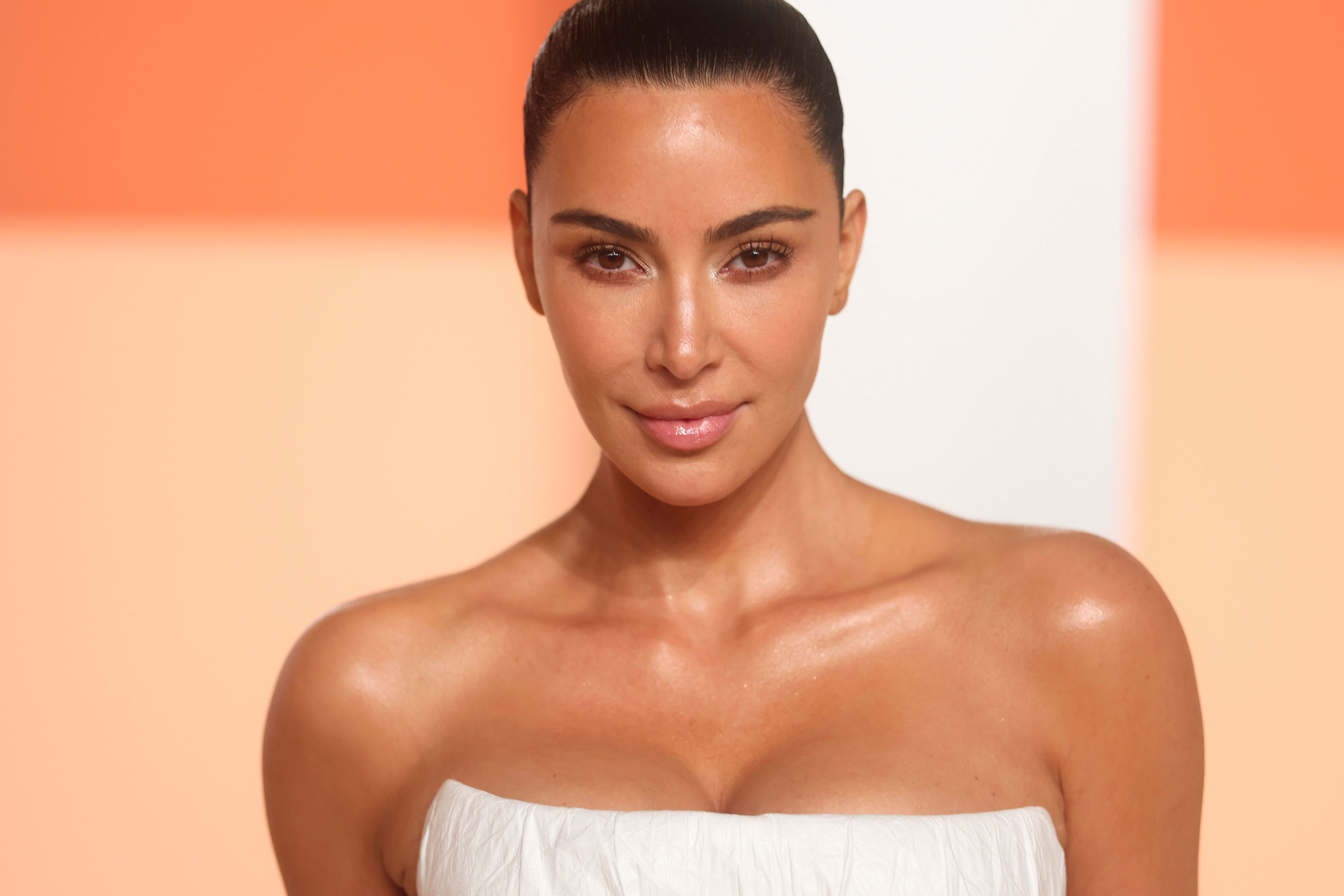 kim-kardashian-looks-like-a-completely-different-person-with-ice-blue-eyes