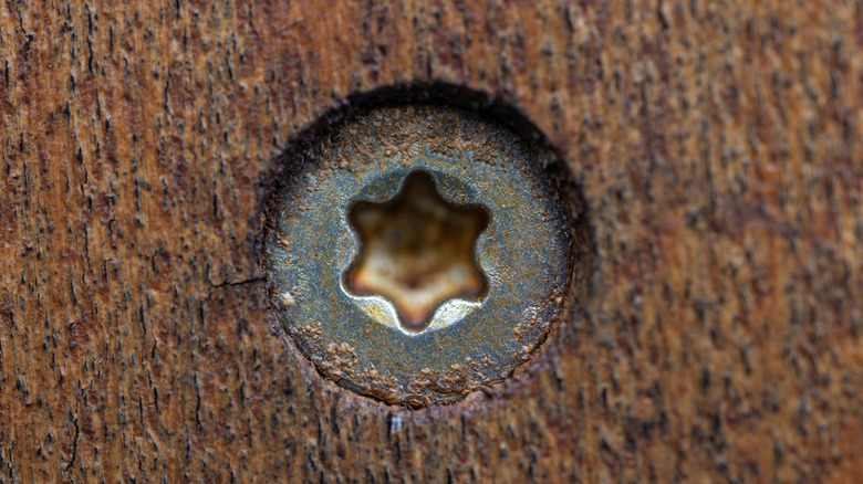 Here's the deal with that star-shaped screw that you're seeing everywhere