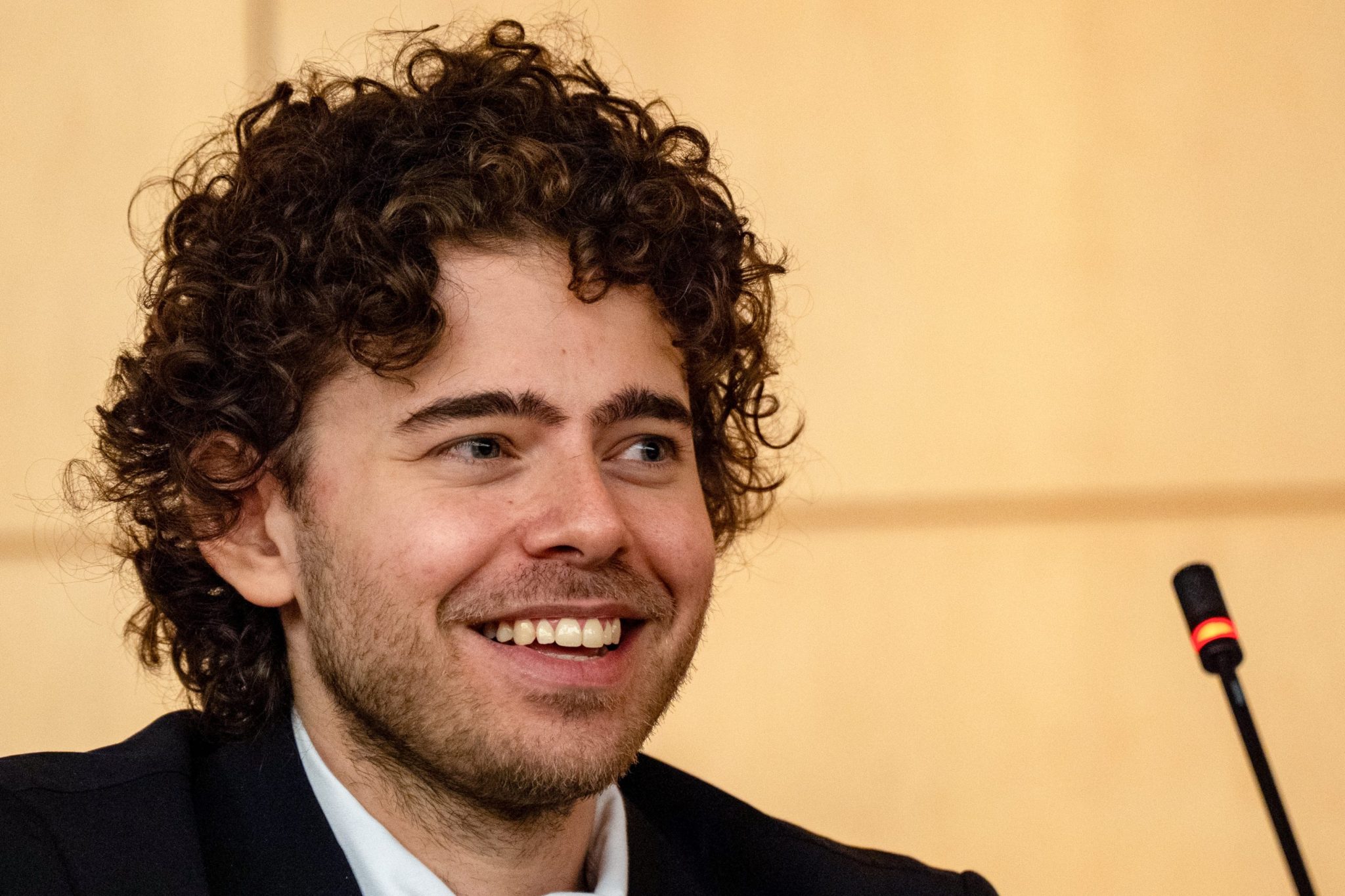 Polymarket CEO Fuels Token Speculation at TOKEN2049