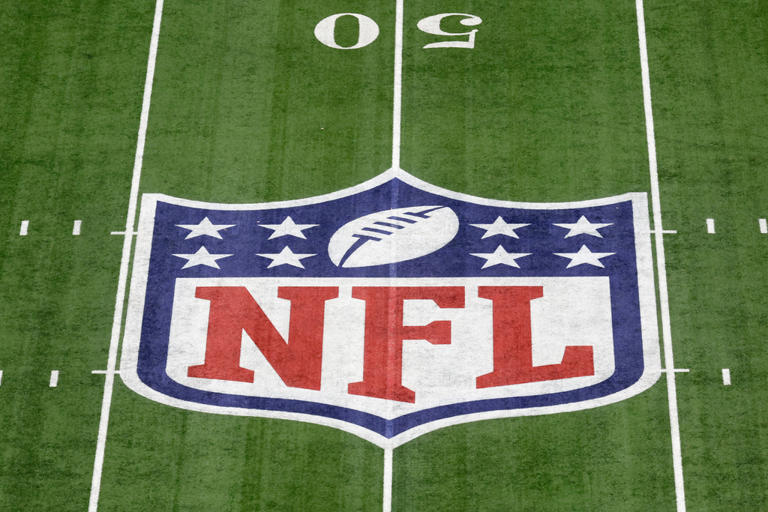La NFL exige que las superficies de juego de todos los estadios cumplan con nuevos estándares para 2028 para mejorar la seguridad de los jugadores.