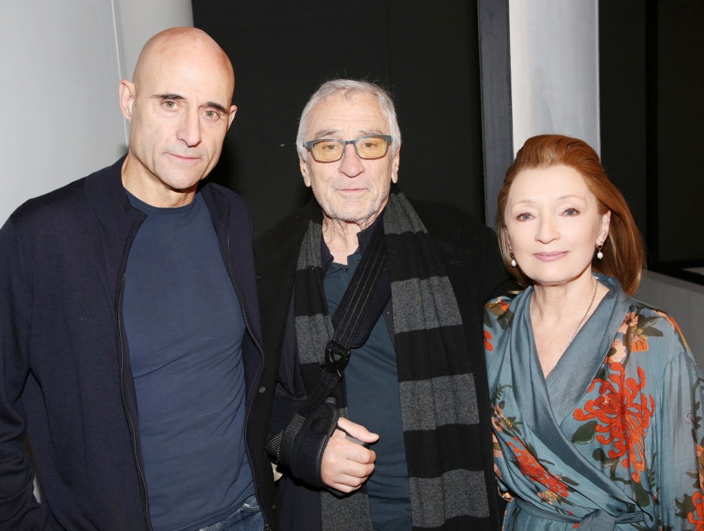 Robert De Niro, 82, uses sling on visit to Broadway’s 'Oedipus'