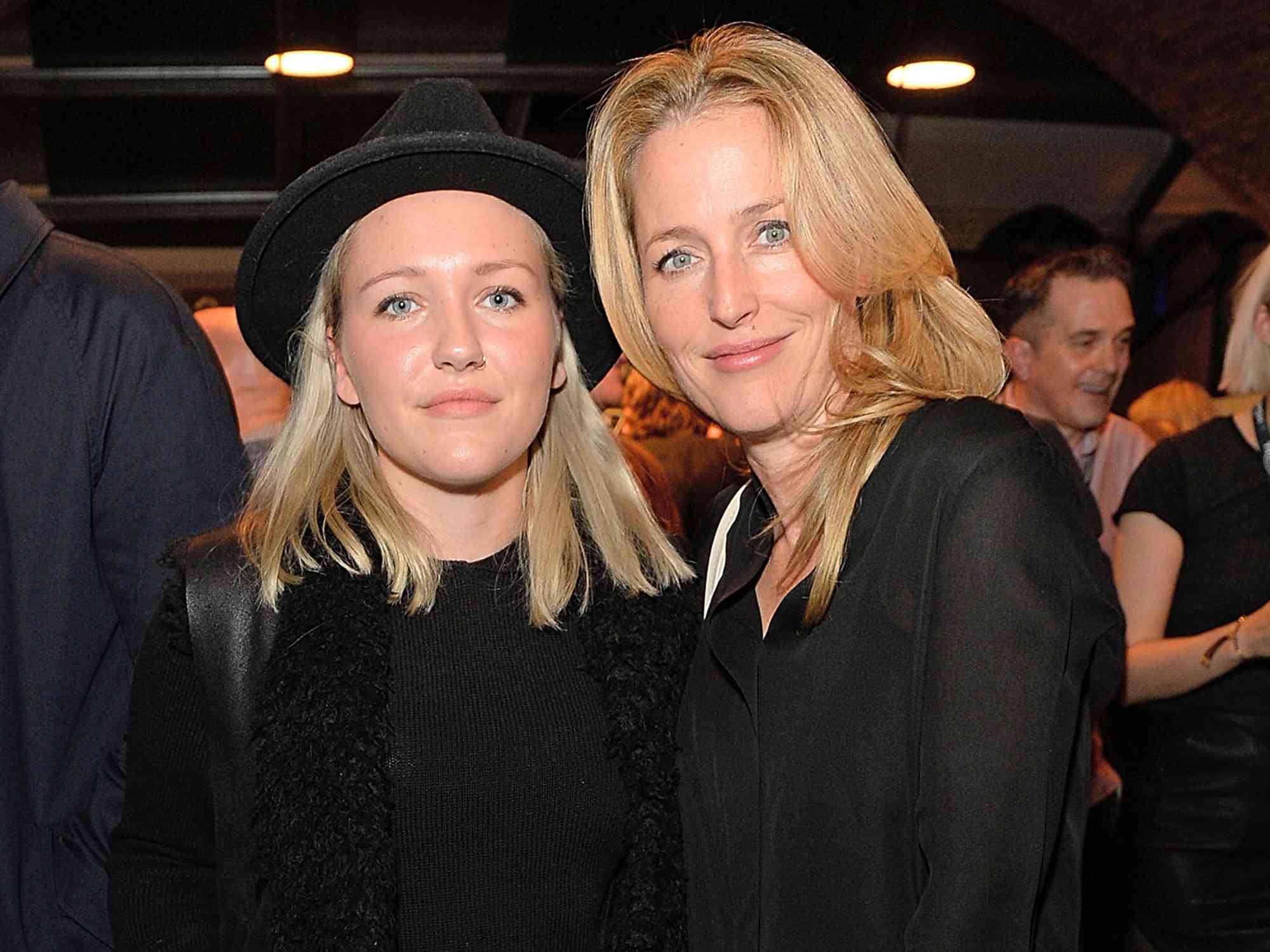 Gillian Anderson's 3 children: All about Piper, Oscar and Felix ...