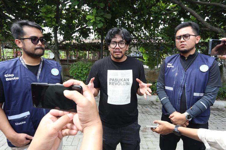Haru Ferry Irwandi Nyalakan Genset di Tamiang Hulu, Warga Bersorak Riang