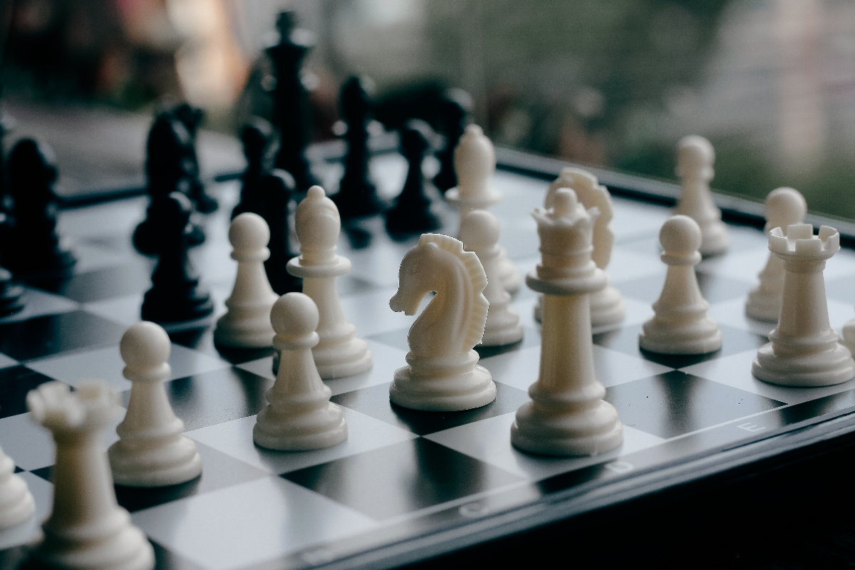 Watch a DIYer transform a chess set into a jewelry organizer