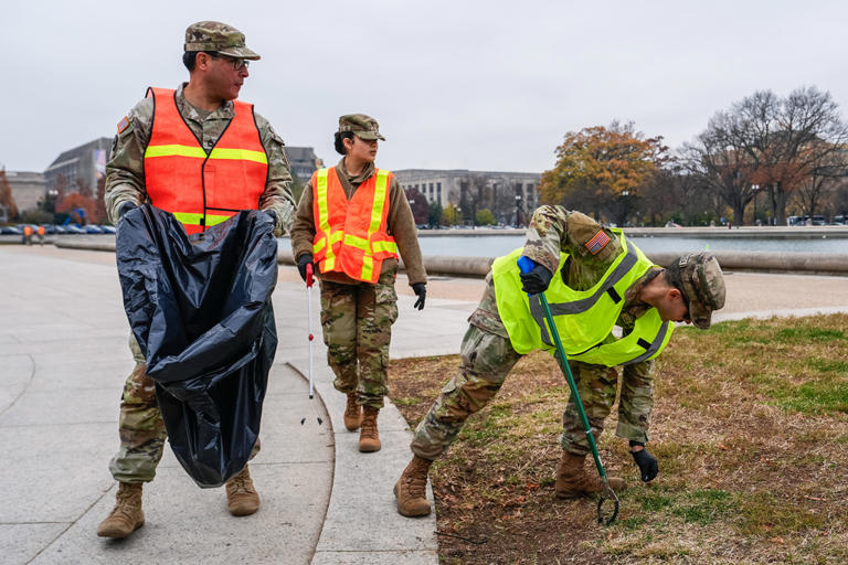 La decisión del tribunal que pide el fin del despliegue de la Guardia Nacional en Washington D. C. fue suspendida por el tribunal de apelaciones.