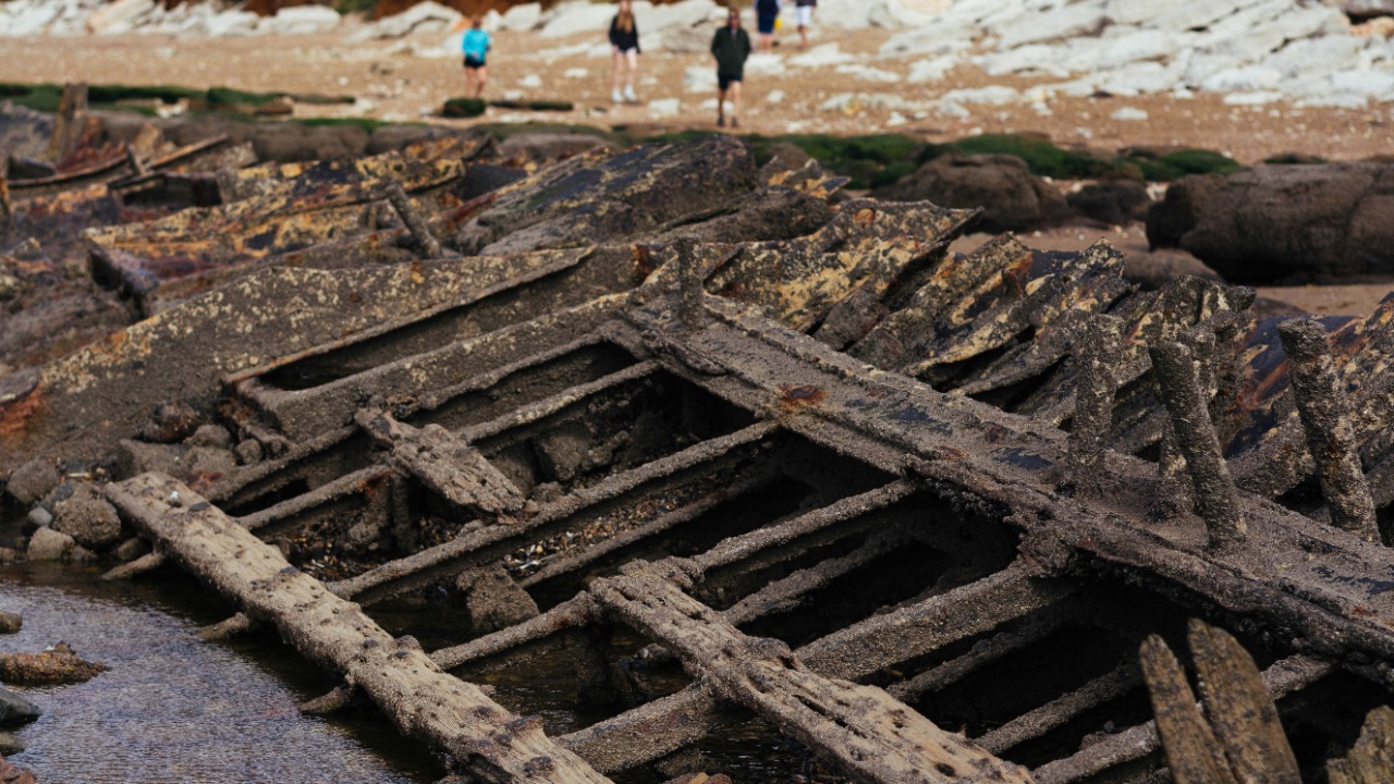 Medieval 'rubbish' site turns out to be a shipwreck