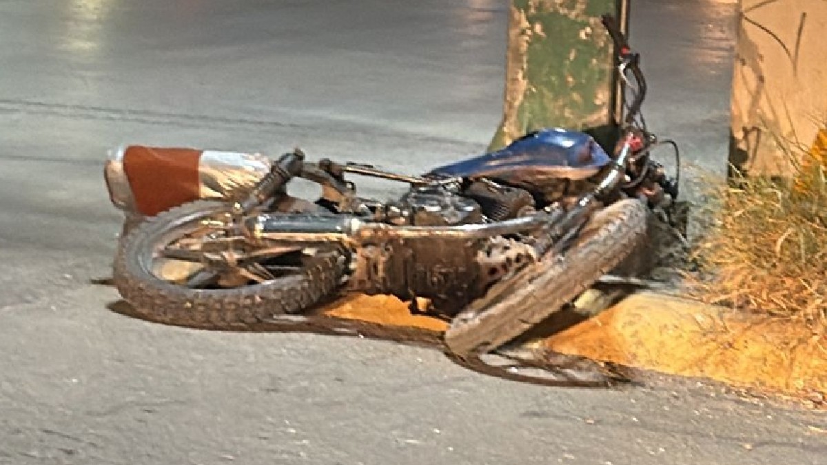 Taxi arrolla a menor ciclista en Gómez Palacio y se da a la fuga