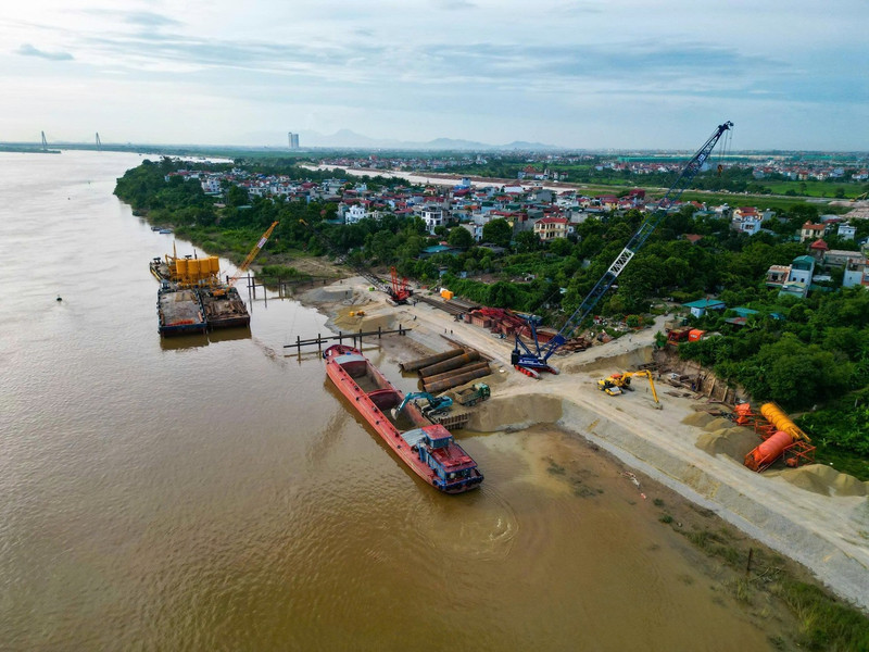 Hà Nội 'chốt' hạn hoàn thành giải phóng mặt bằng 7 cầu vượt sông Hồng