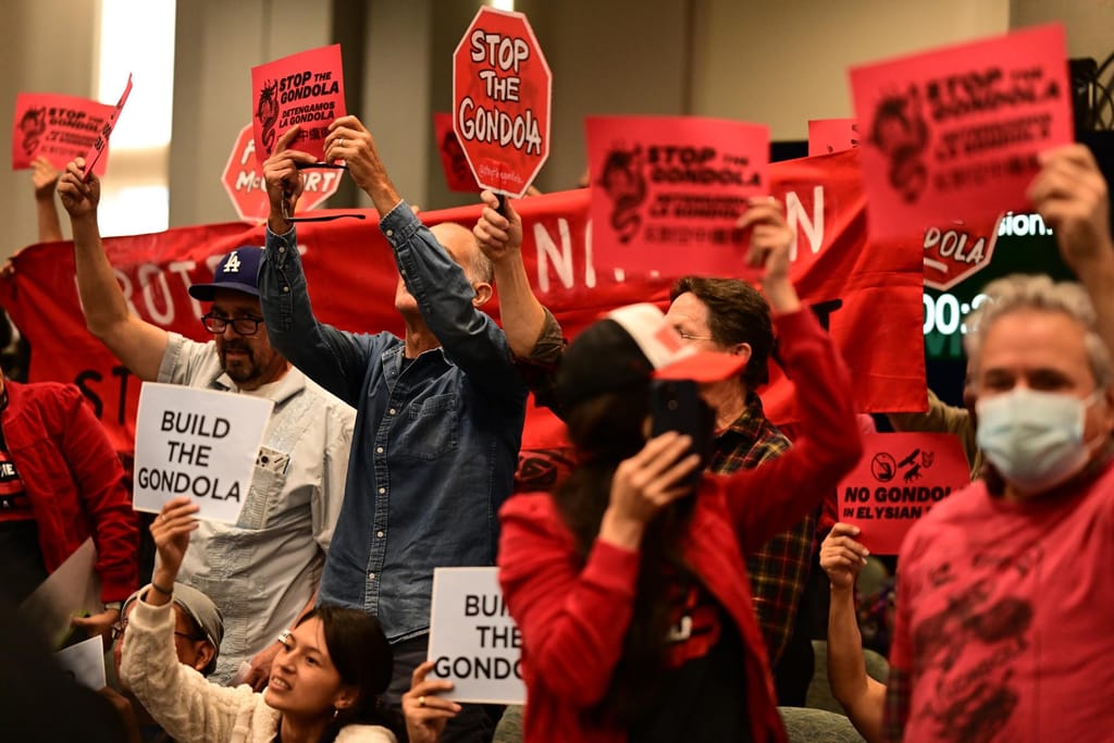 Metro board approves Dodger Stadium gondola despite heavy protests
