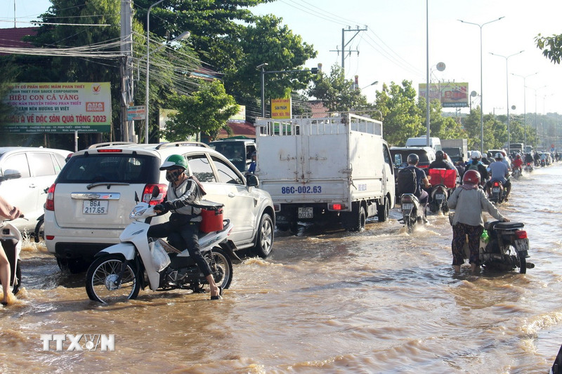 Lâm Đồng dồn sức hỗ trợ người dân khắc phục thiệt hại, ổn định cuộc sống