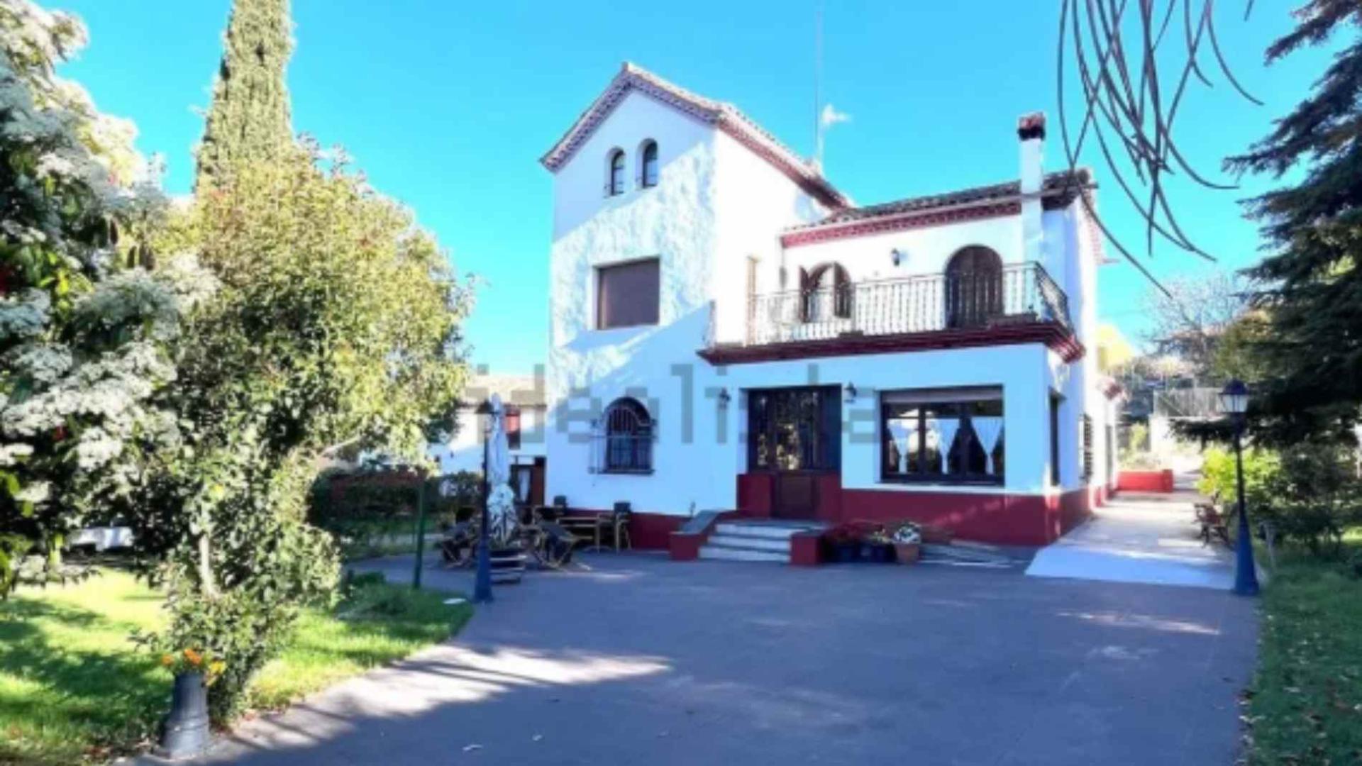 Casa rural a la venta en un pueblo de Huesca que esconde una ciudad ...