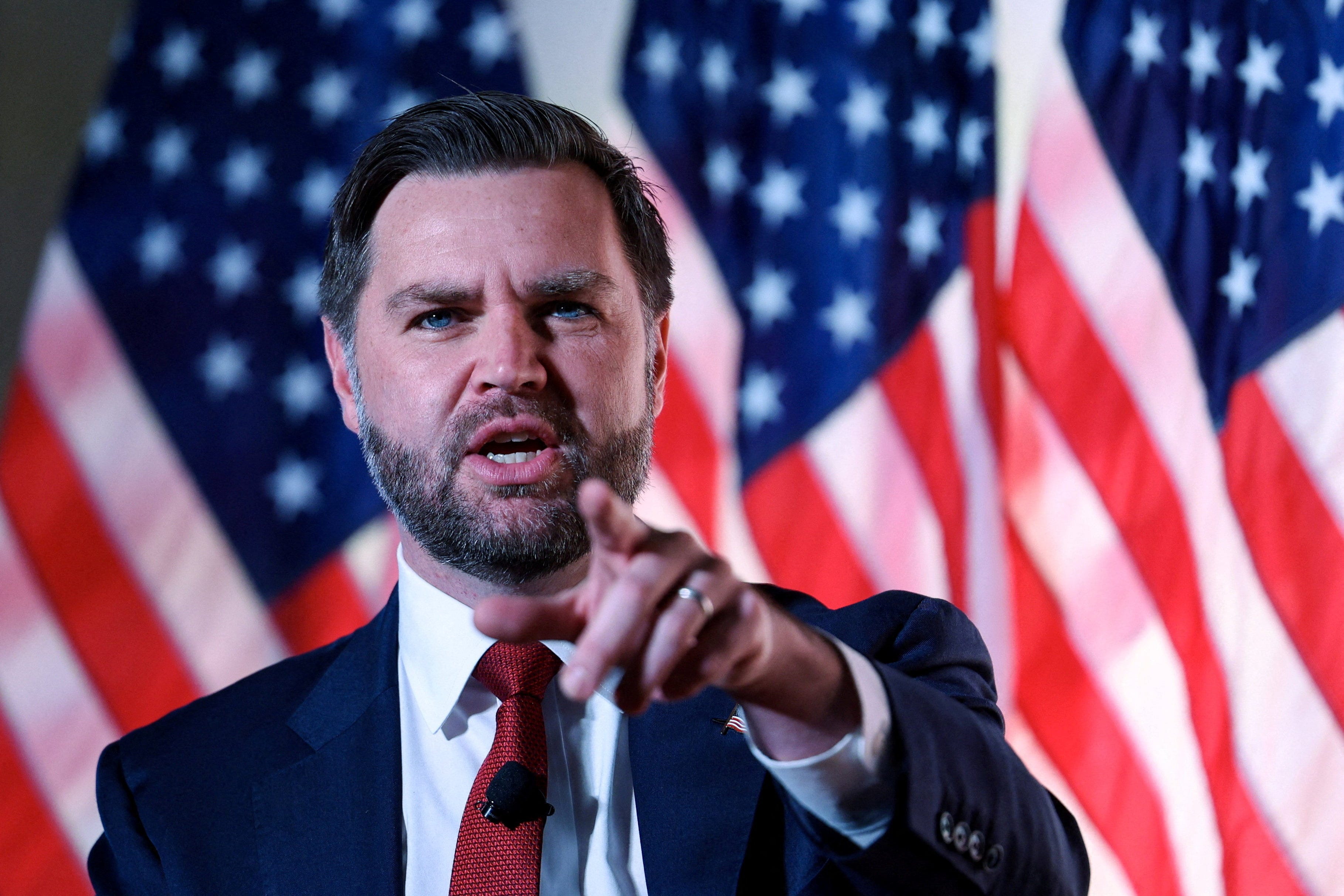 Vance minimiza las preocupaciones sobre el antisemitismo en la derecha