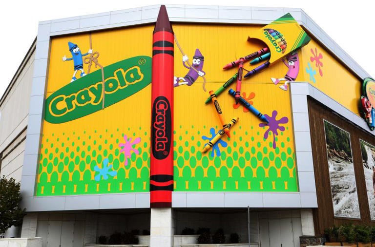 Crayola issues nationwide recall for safety hazard to children(00)