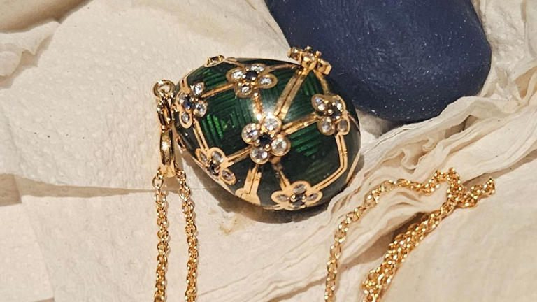 La policía recupera un huevo de Fabergé de 19.000 dólares tragado por un hombre neozelandés