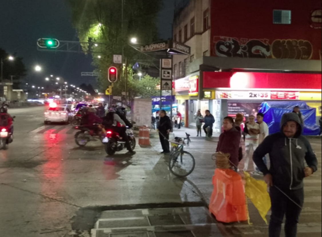 Bloqueo en avenida Guerrero y Eje 1 Norte por falta de luz en ...