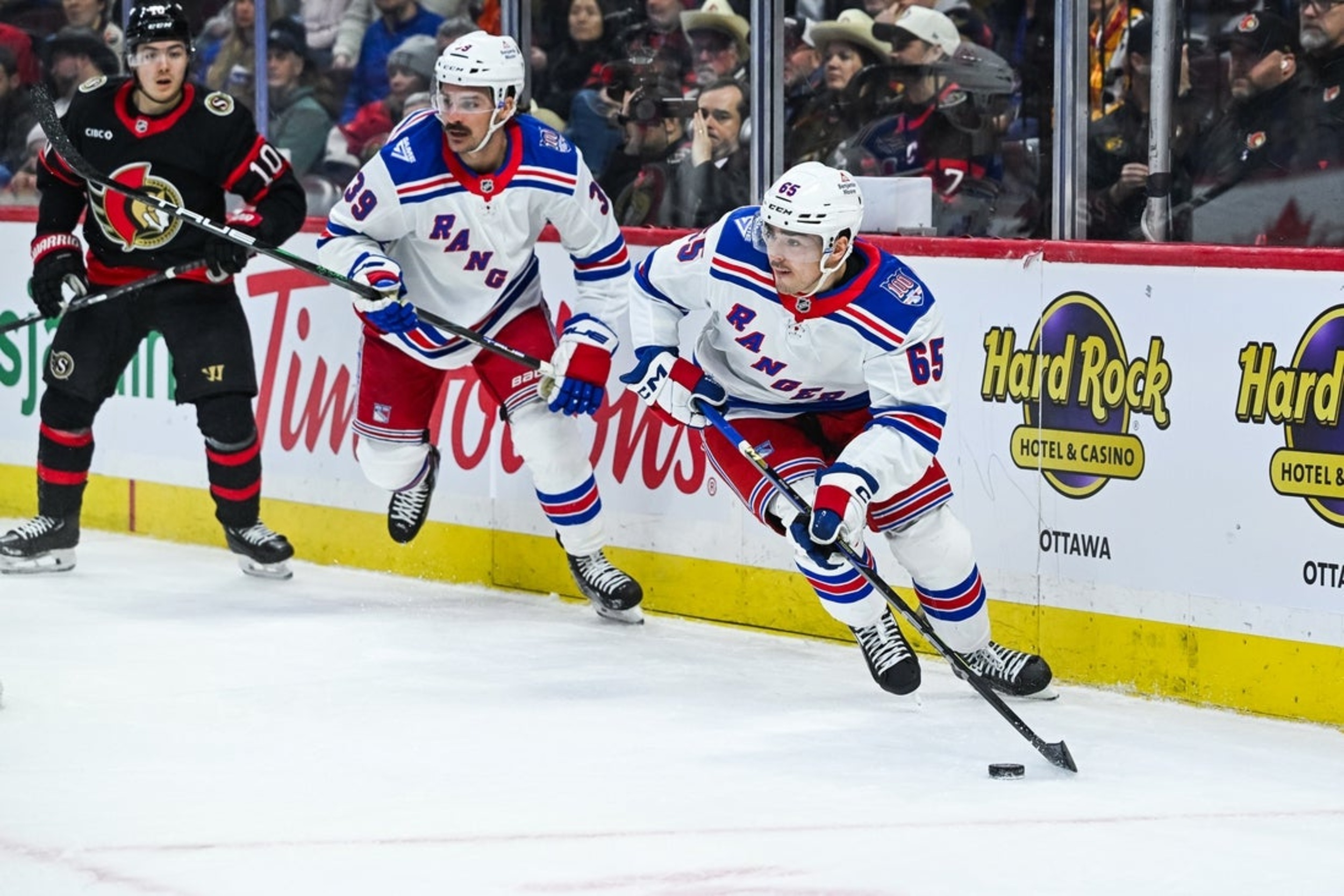 Rangers sew up latest road win, 4-2 over Senators