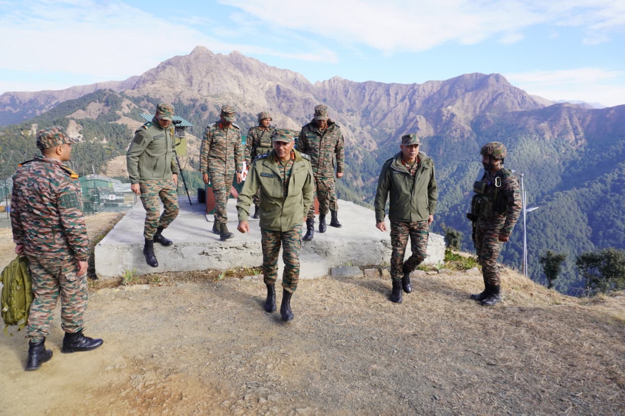 JK: Northern Army commander visits Poonch, reviews operational readiness