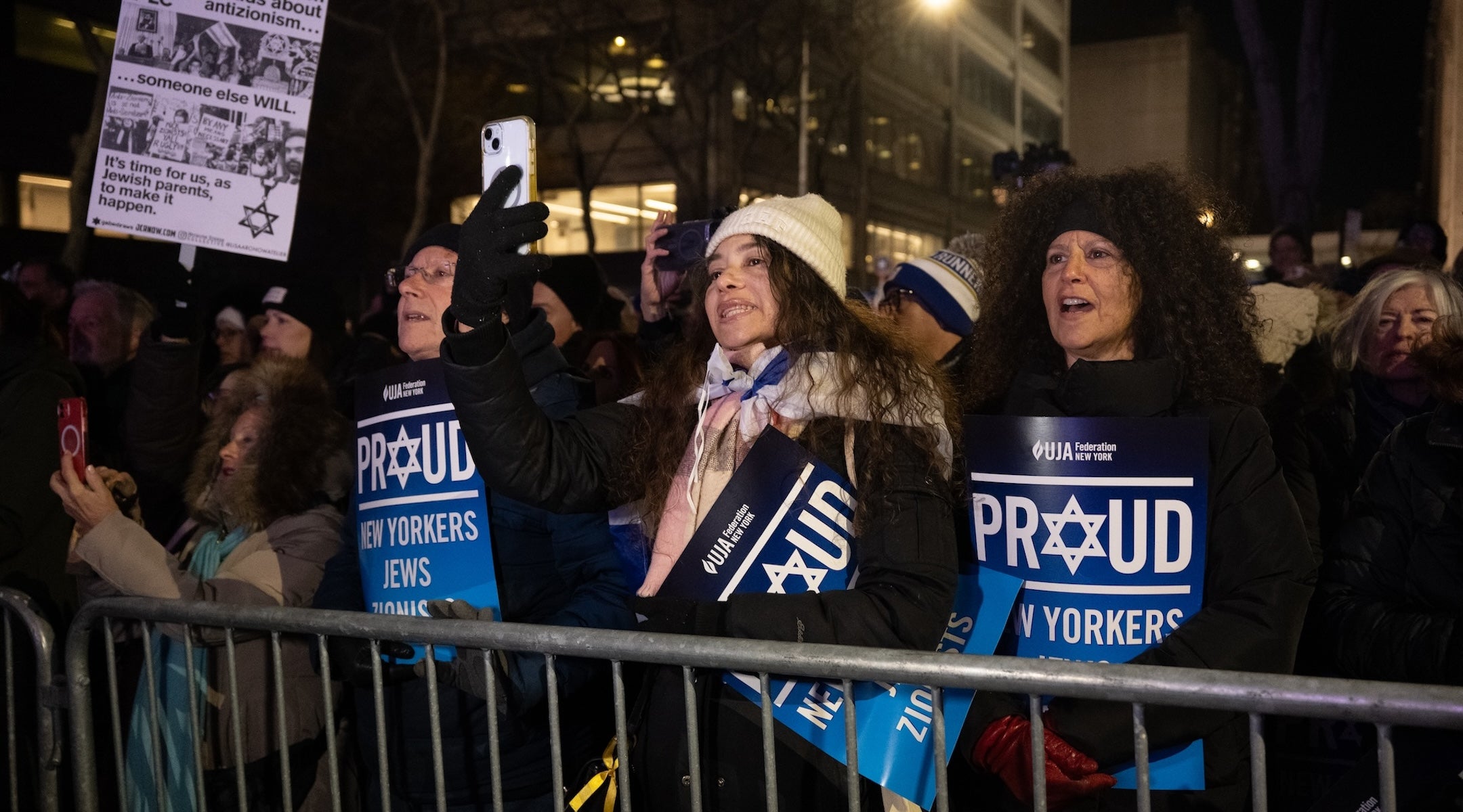 Jewish New Yorkers rally outside Park East Synagogue, 2 weeks after ...