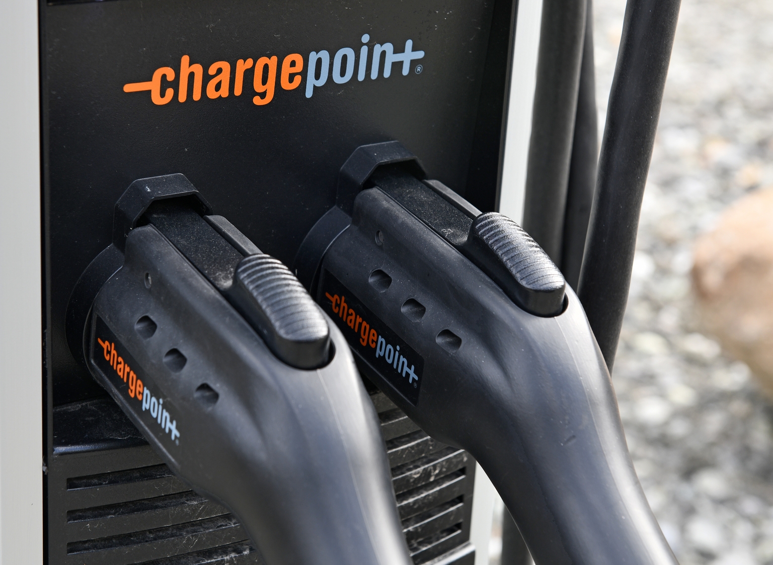 ChargePoint achieves positive revenue growth and narrows Q3 loss on ...