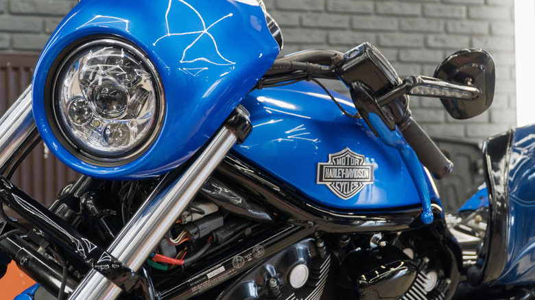 How to properly get on and off a Harley-Davidson