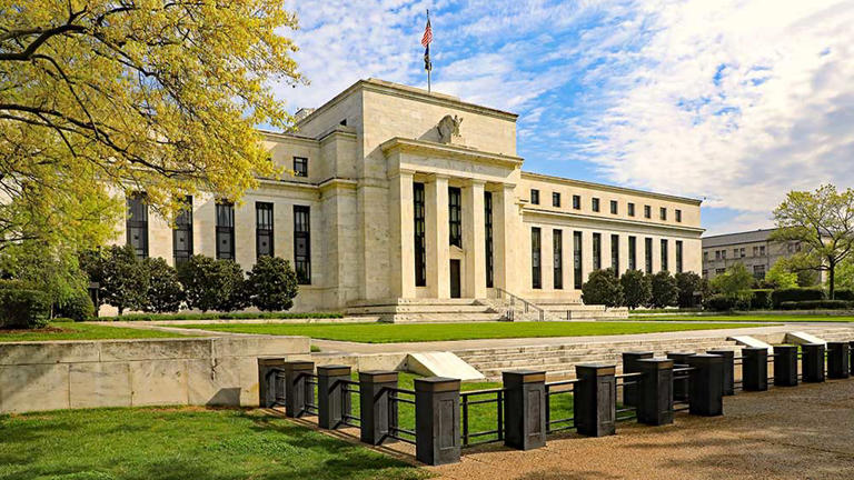 Key Fed inflation rate makes rate cut a lock; S&P 500 rallies