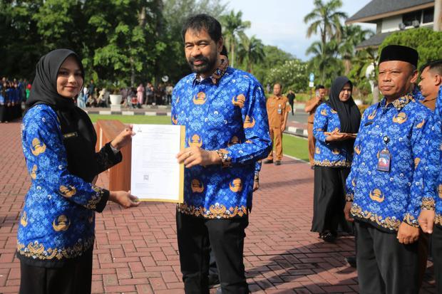 Gubernur Mualem Minta Obat dan Pakaian Jadi Prioritas Bantuan untuk Aceh