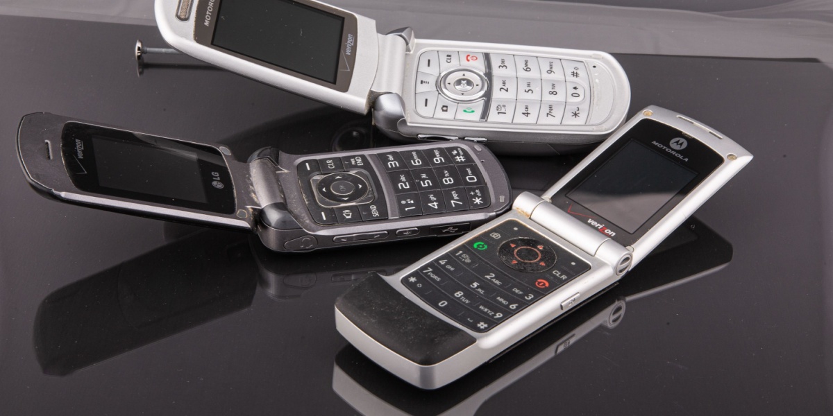 5 iconic phones from the 2000s: A nostalgic look back at retro-tech
