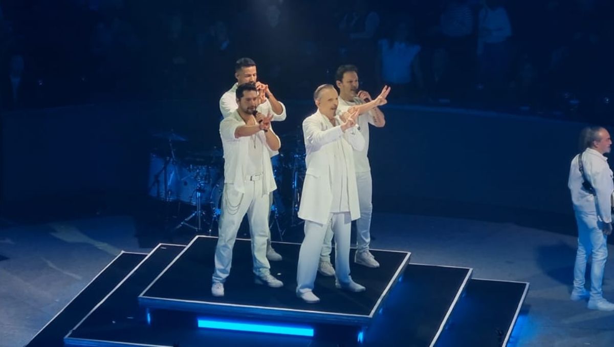 Miguel Bosé conquista a sus fans con una noche íntima llena de éxitos ...