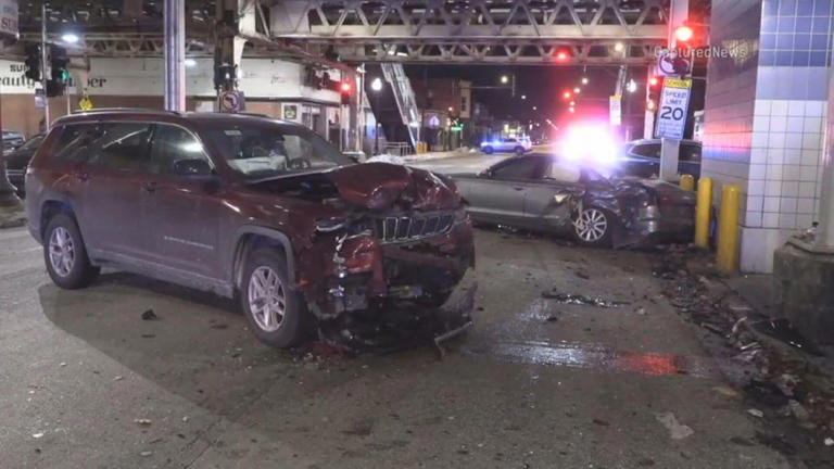 4 hurt, 2 seriously, in South Side crash on King Drive