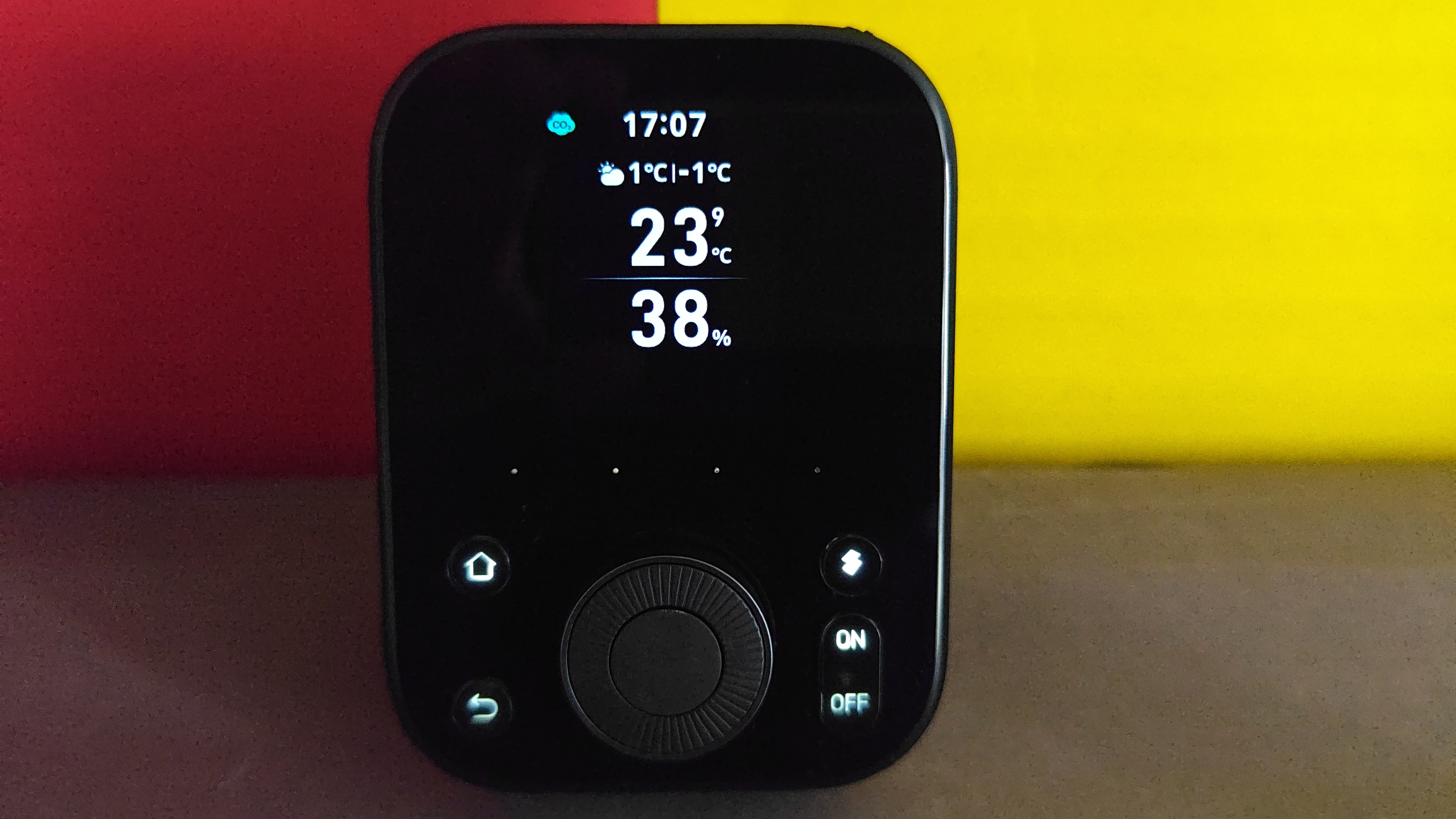 Smart Home: Switchbot Hub 3 mit innovativem Bedienpanel im Test