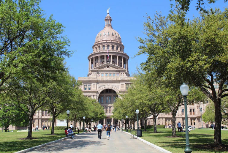 Supreme Court allows Texas to use congressional map favorable to ...