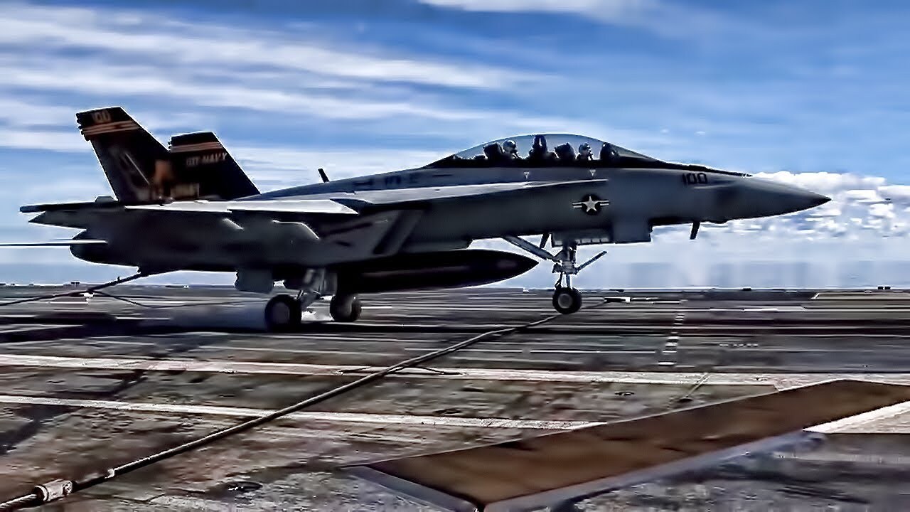 USS Gerald R Ford • Super Hornets call the ball