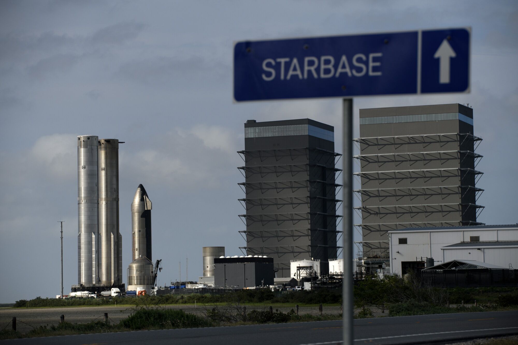 SpaceX to offer insider shares at record-setting $800 billion valuation