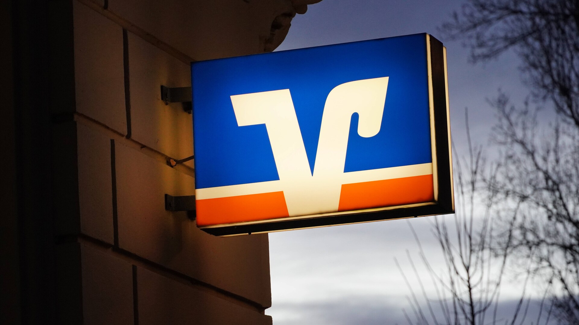 Product summary presents key product information     Keyboard shortcut  
                                        shift
                                        +
                                         alt
                                        +
                                        opt
                                        +
                                        D visual data 3