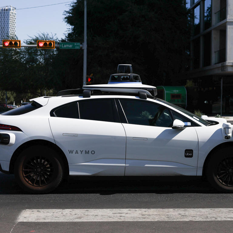 Las autoridades amplían la investigación sobre Waymo por la conducción de robotaxis alrededor de autobuses
