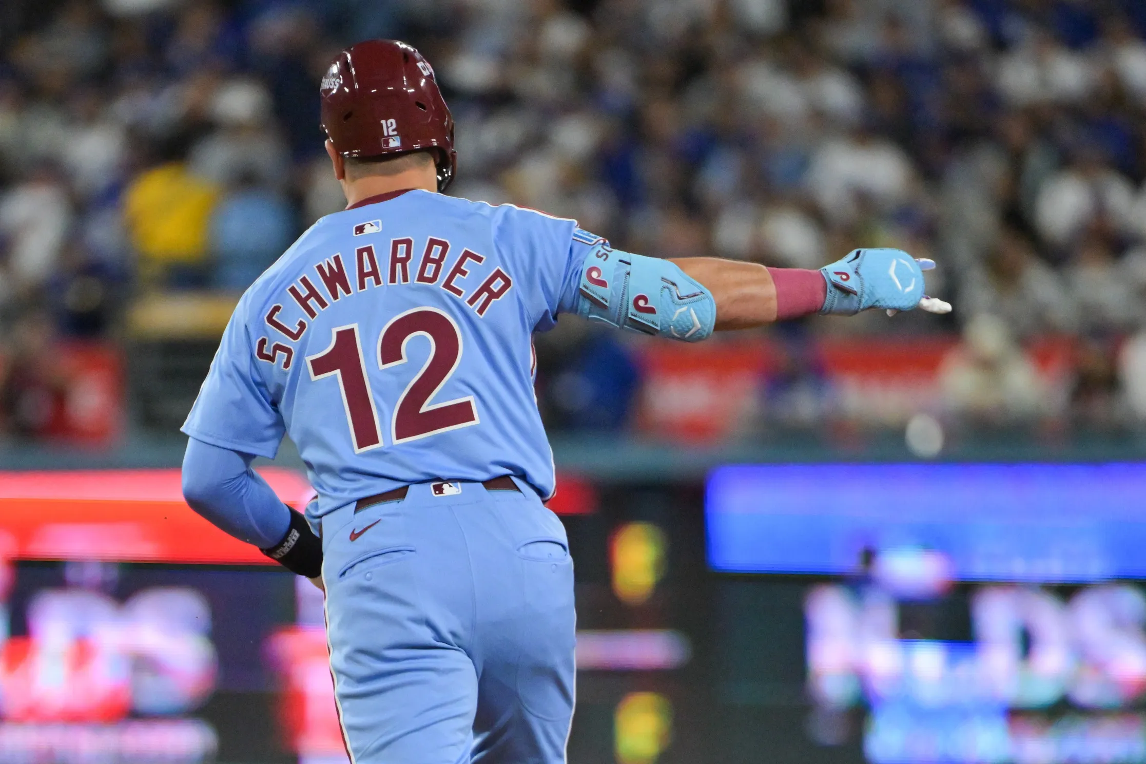 Kyle Schwarber emerges as top target in MLB free agency
